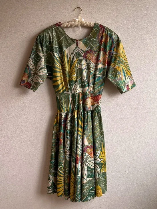 Vintage 1980s Tropical Bird Print Dress With Metallic Threads (L) - Picture 6 of 14
